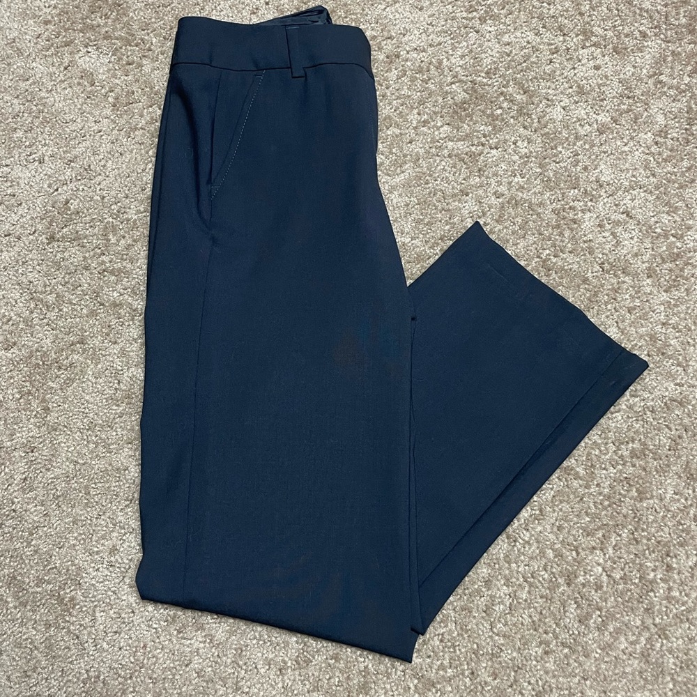 LANDS END WOMENS PETITE WASHABLE WOOL TROUSERS. NWOT. SIZE 4P.             NAVY.